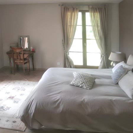 Villa Spacieuse Avec Piscine A Saint Maximin Екстериор снимка