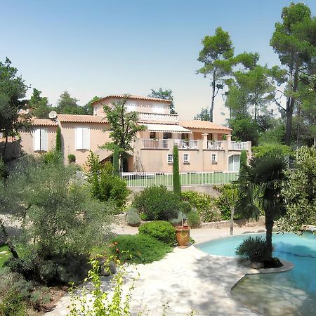Villa Spacieuse Avec Piscine A Saint Maximin Екстериор снимка