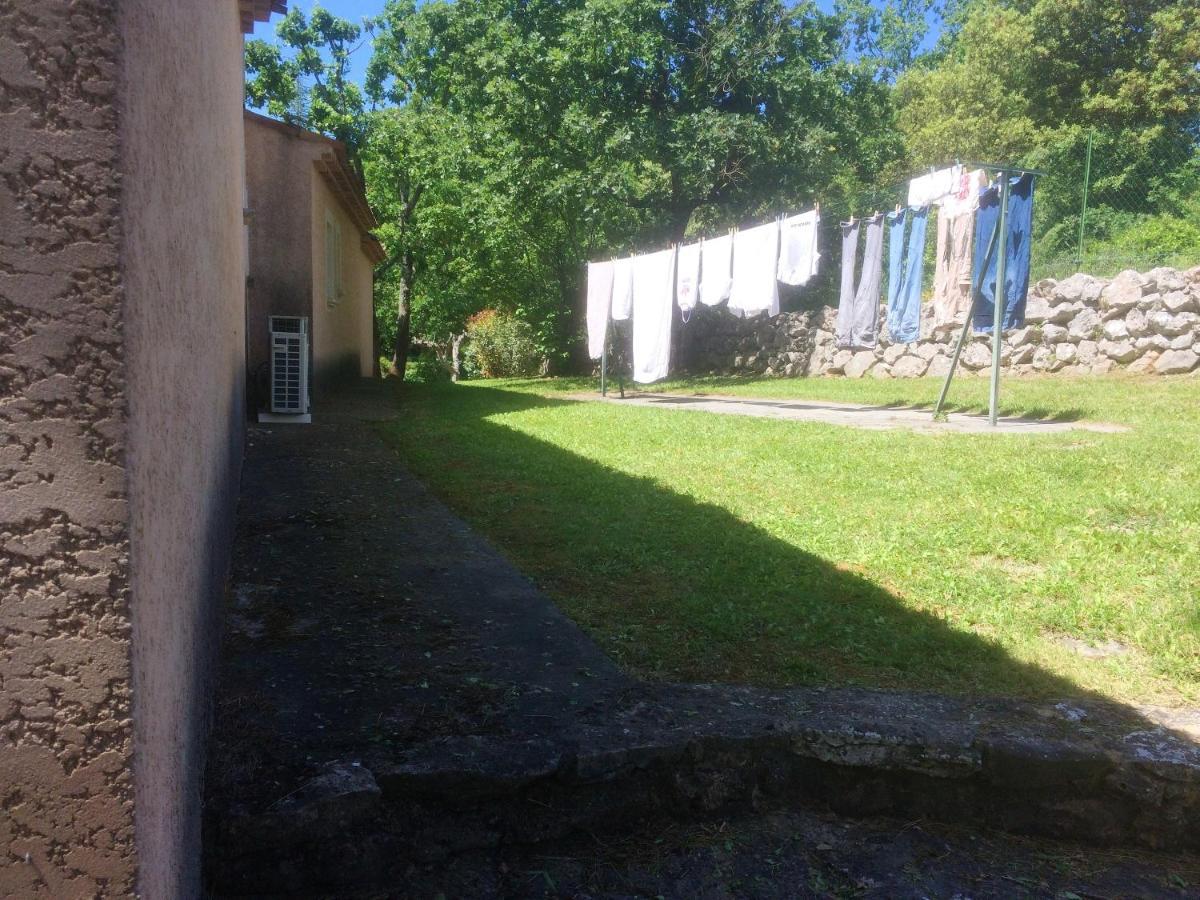 Villa Spacieuse Avec Piscine A Saint Maximin Екстериор снимка