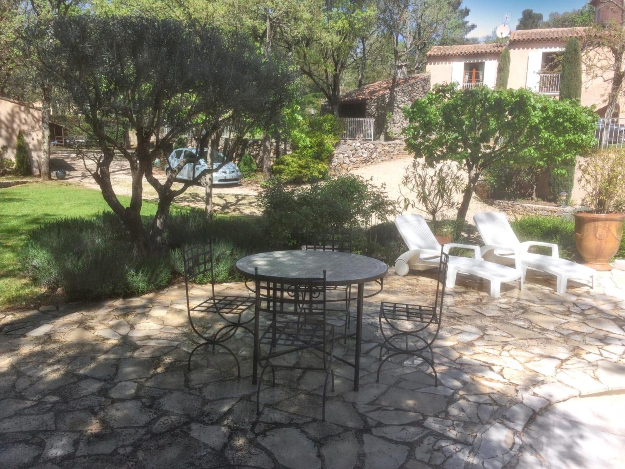 Villa Spacieuse Avec Piscine A Saint Maximin Екстериор снимка