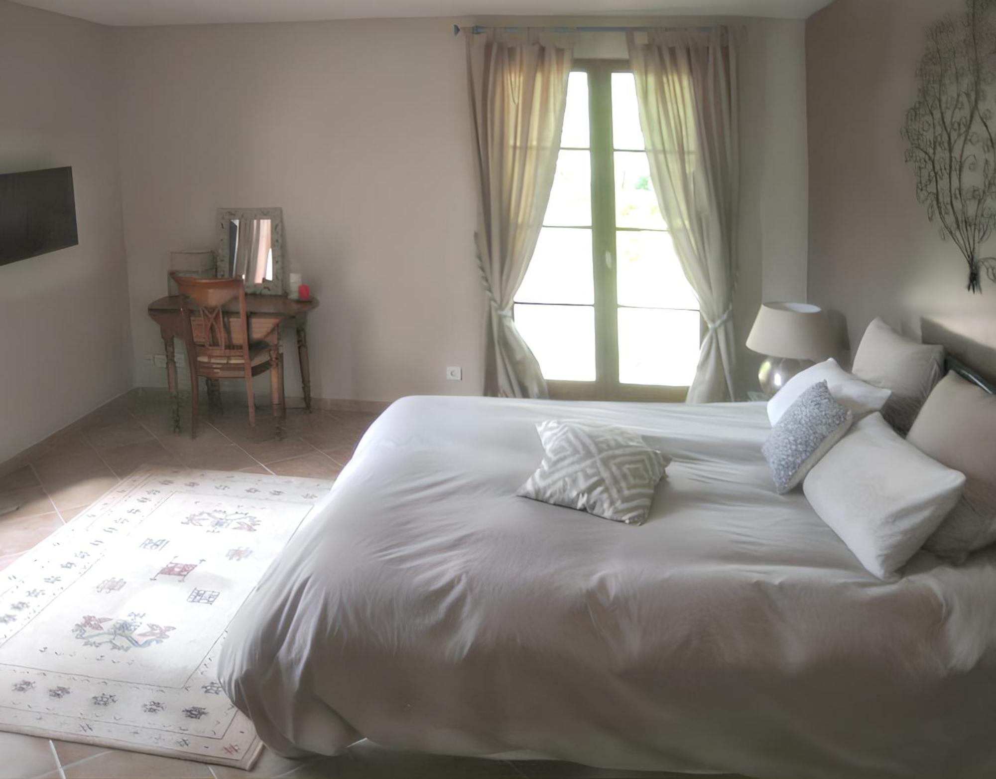 Villa Spacieuse Avec Piscine A Saint Maximin Екстериор снимка