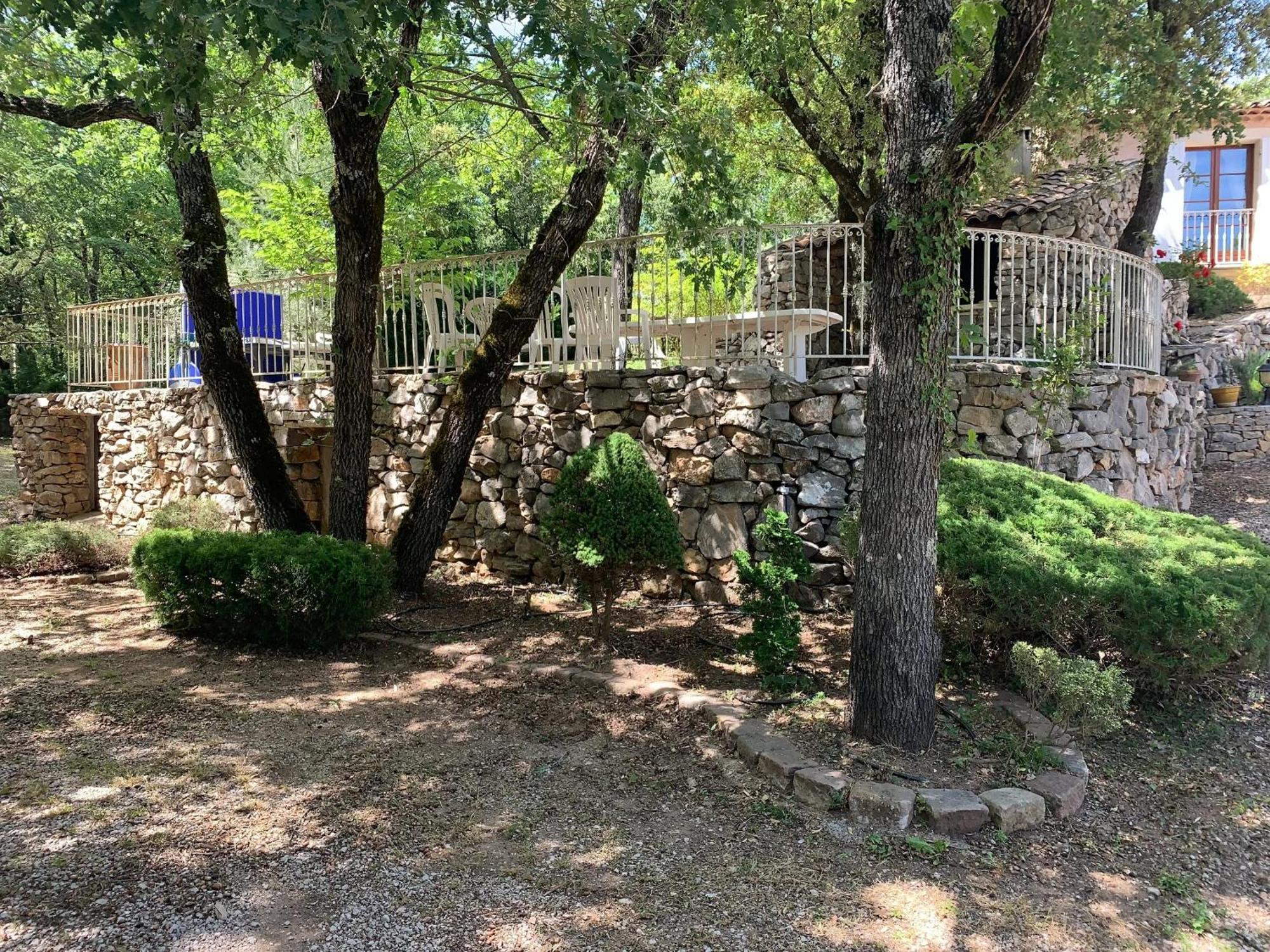 Villa Spacieuse Avec Piscine A Saint Maximin Екстериор снимка