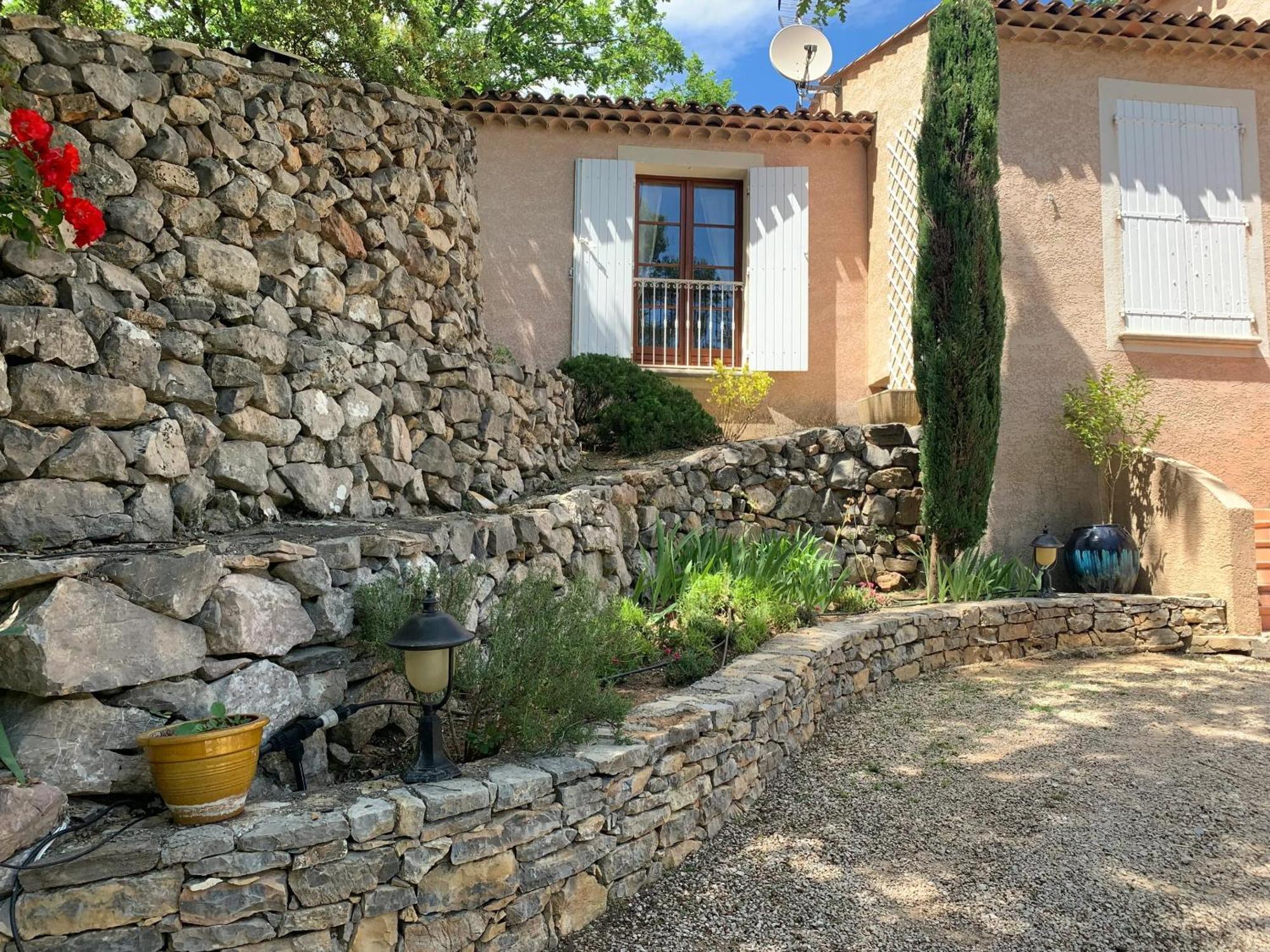Villa Spacieuse Avec Piscine A Saint Maximin Екстериор снимка