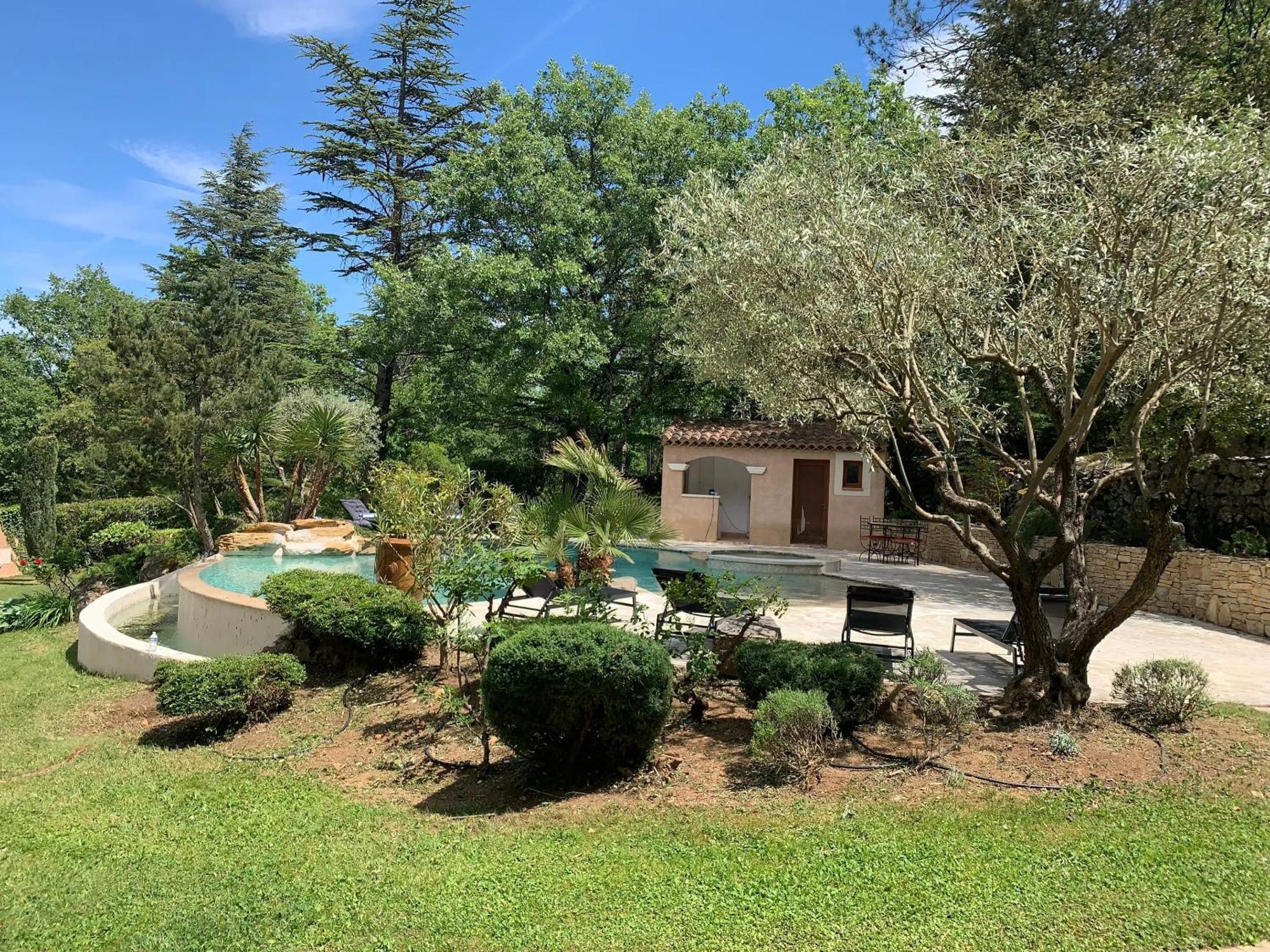 Villa Spacieuse Avec Piscine A Saint Maximin Екстериор снимка